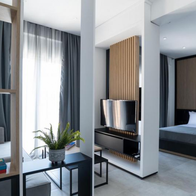Ξυλινή κατασκευή στο White9 Luxury Hotel