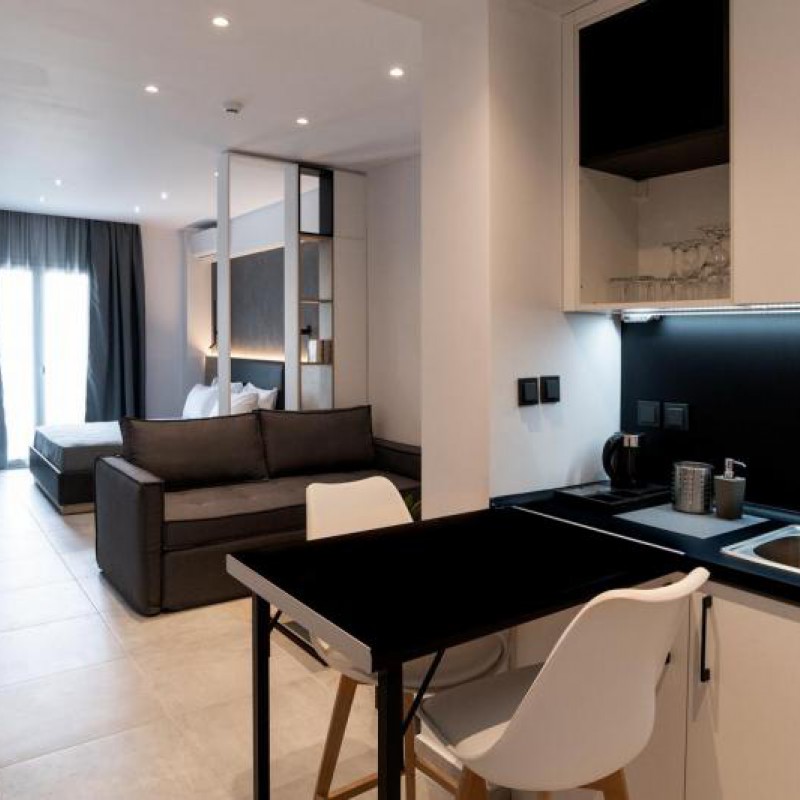 Ξυλινή κατασκευή στο White9 Luxury Hotel